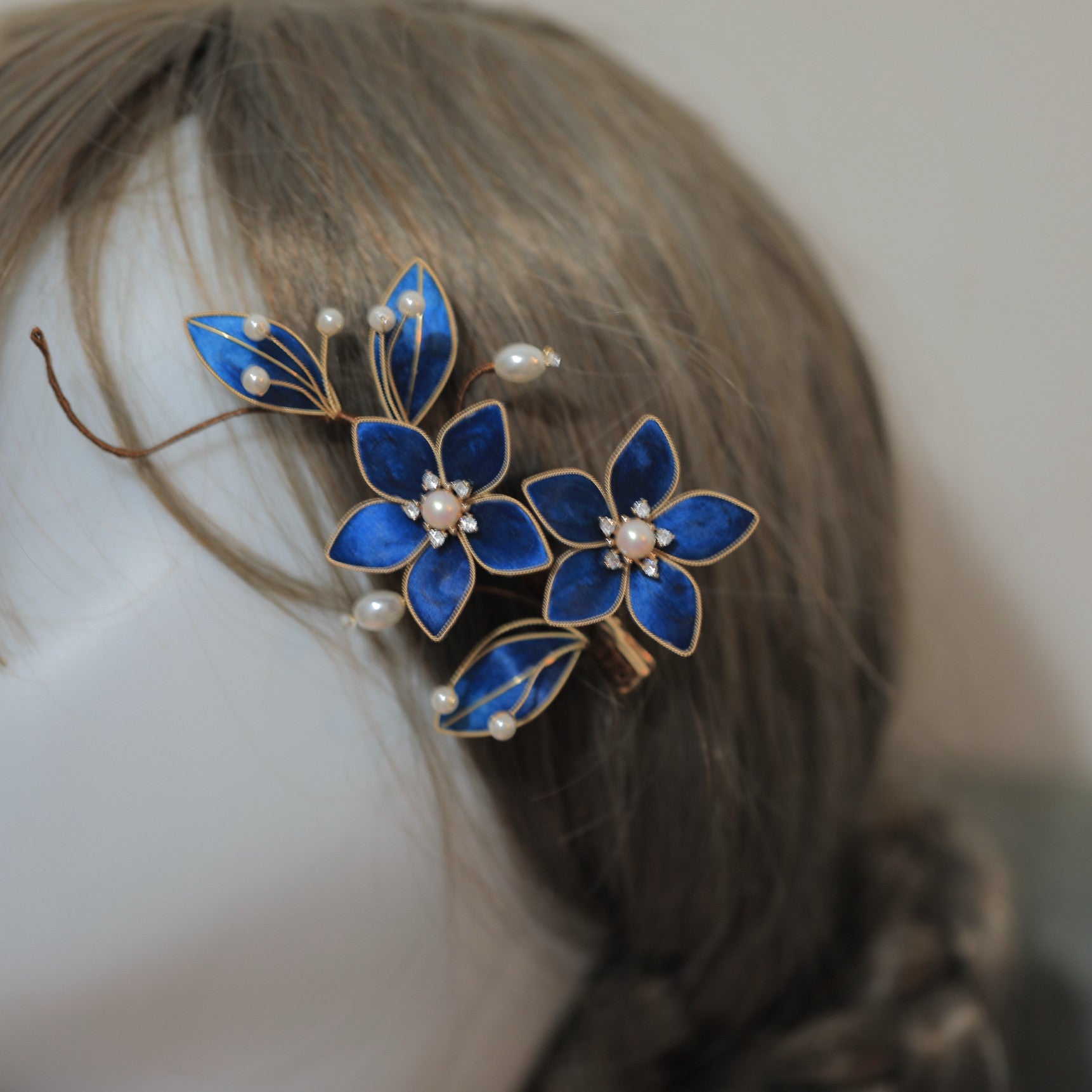 Retro Acacia Velvet Hair Clip - Hand Weaved Workmanship, Classic Elegant Vibe for Dating & Banquet