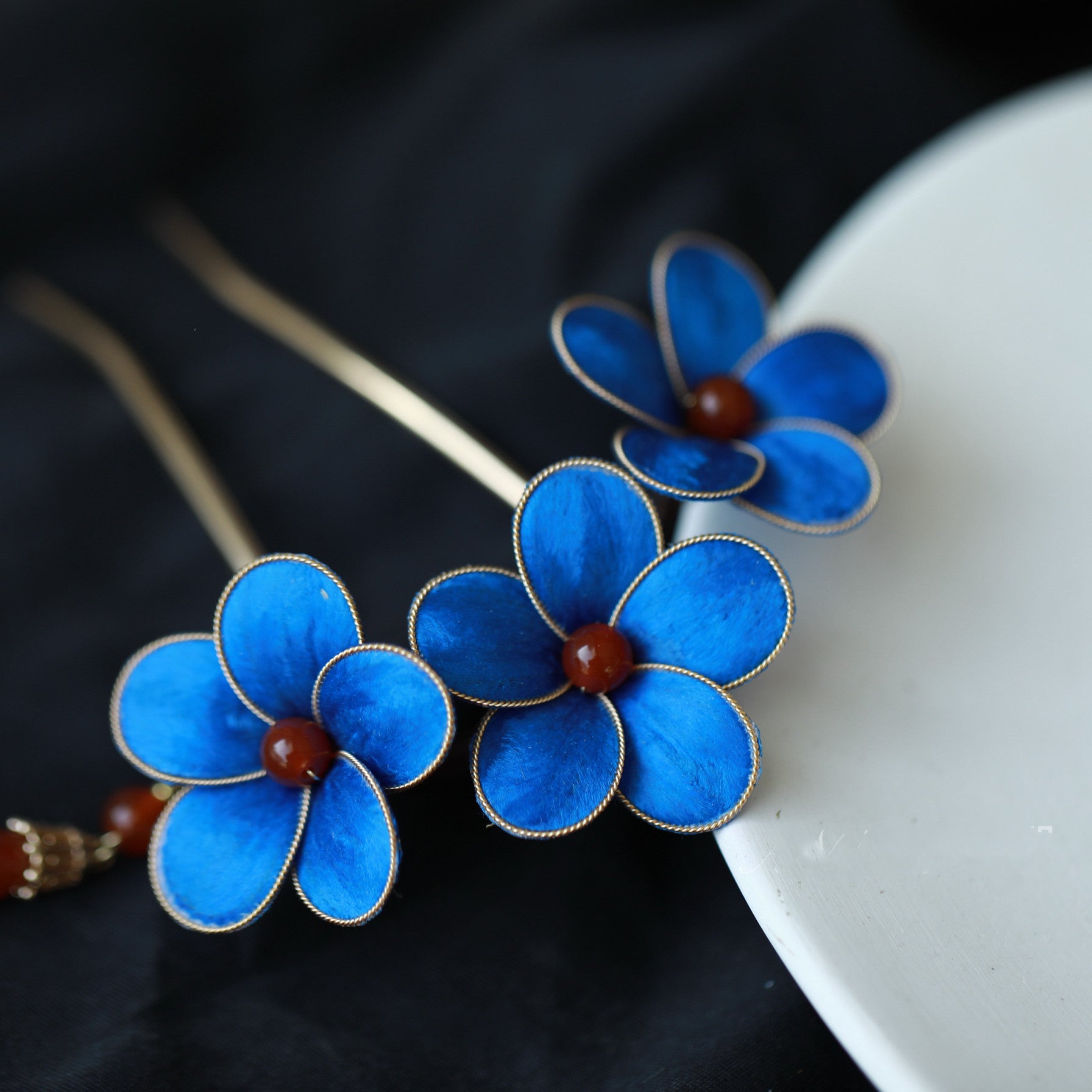 Velvet Flower Hairpin - Handmade Silk Craft, Vintage Green Tassel Design for Hanfu, Cheongsam & Wedding Party