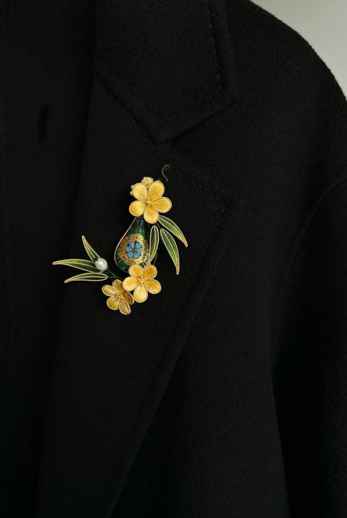 "Golden Harvest" Mixed-Silk Floral Pin - Detailed Hand-woven Decor for Anniversary Gifts