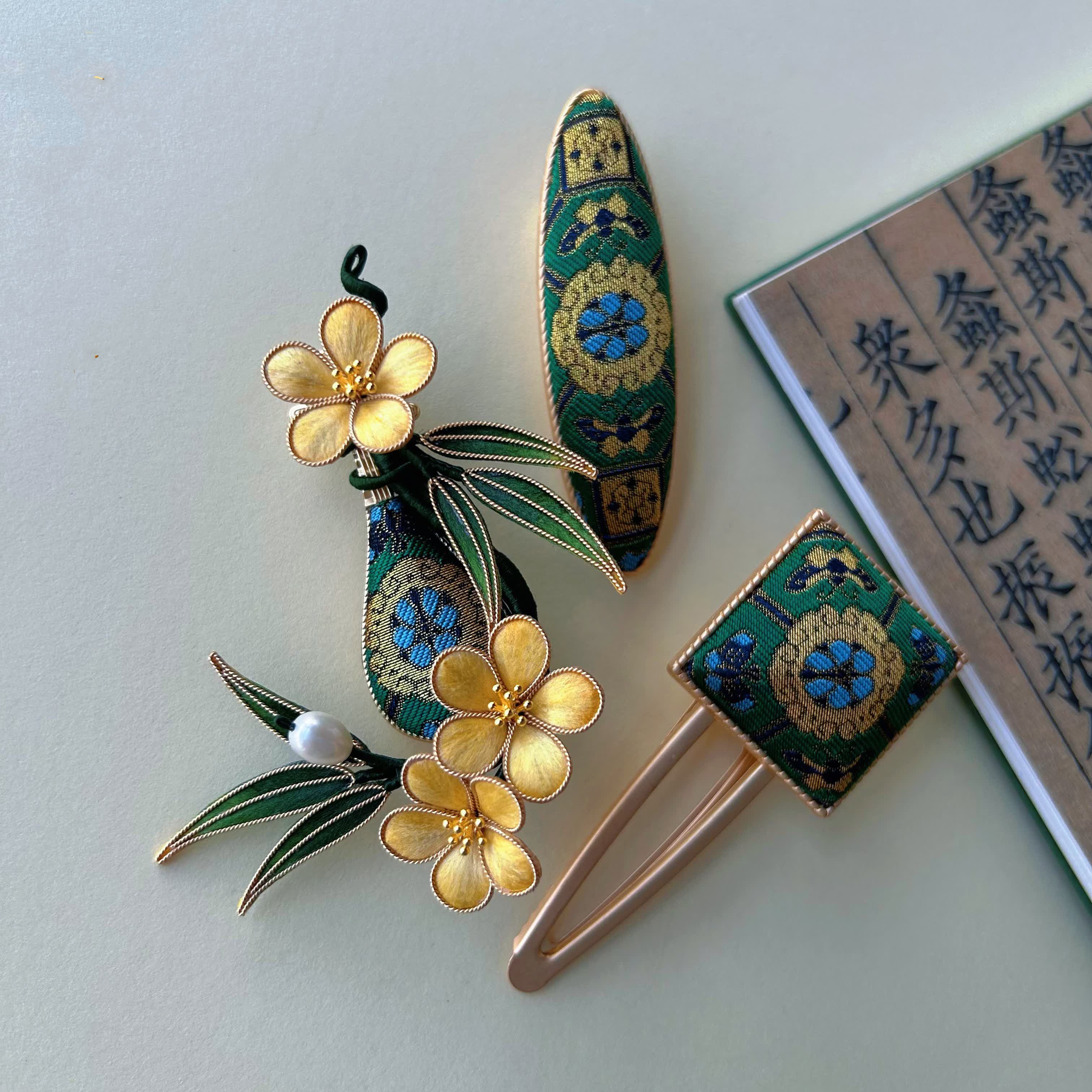 "Golden Harvest" Mixed-Silk Floral Pin - Detailed Hand-woven Decor for Anniversary Gifts