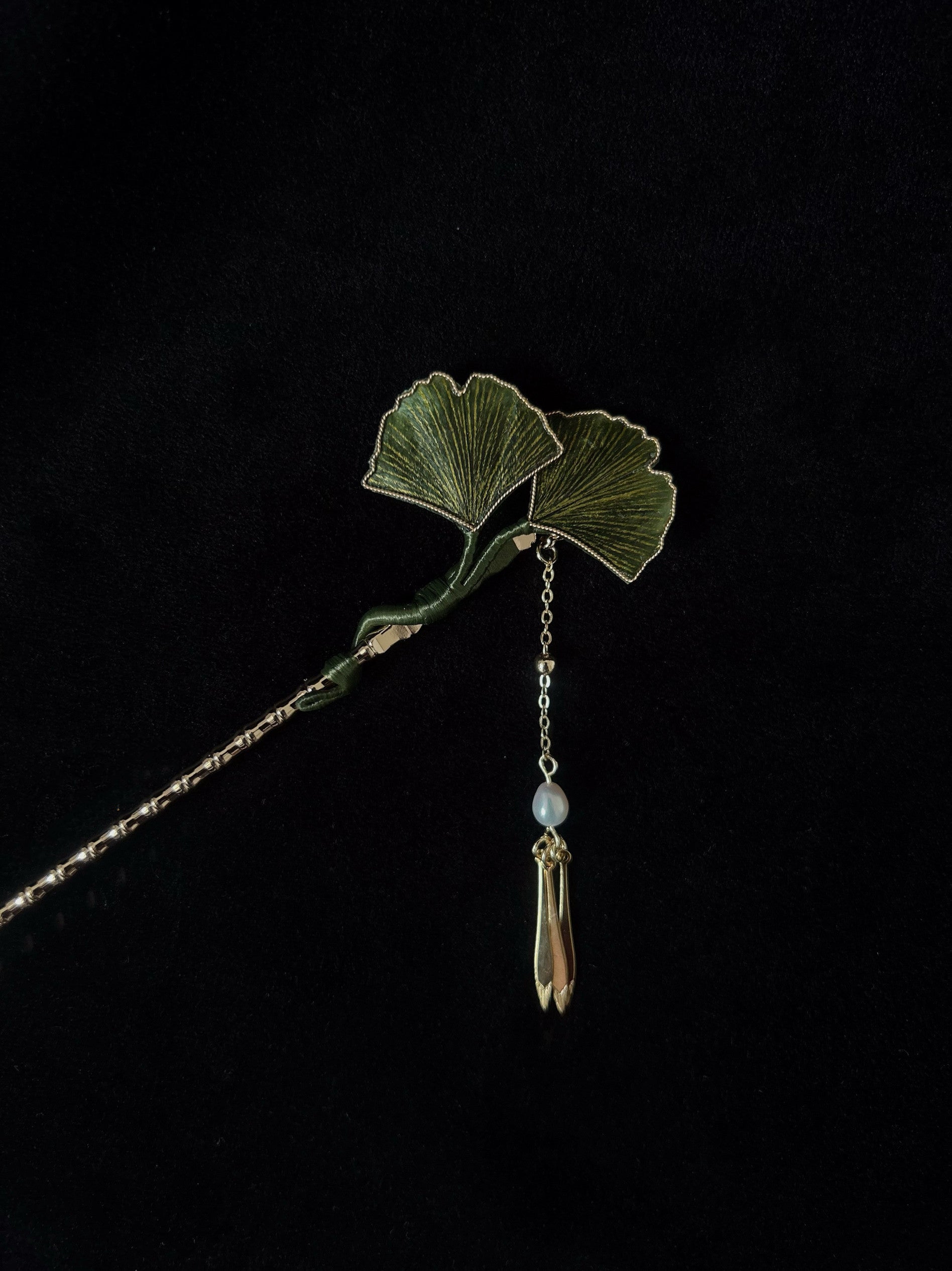 Minimalist Gold Silk Velvet Ginkgo Pin - Delicate Floral Decor for Tea Parties & Prom