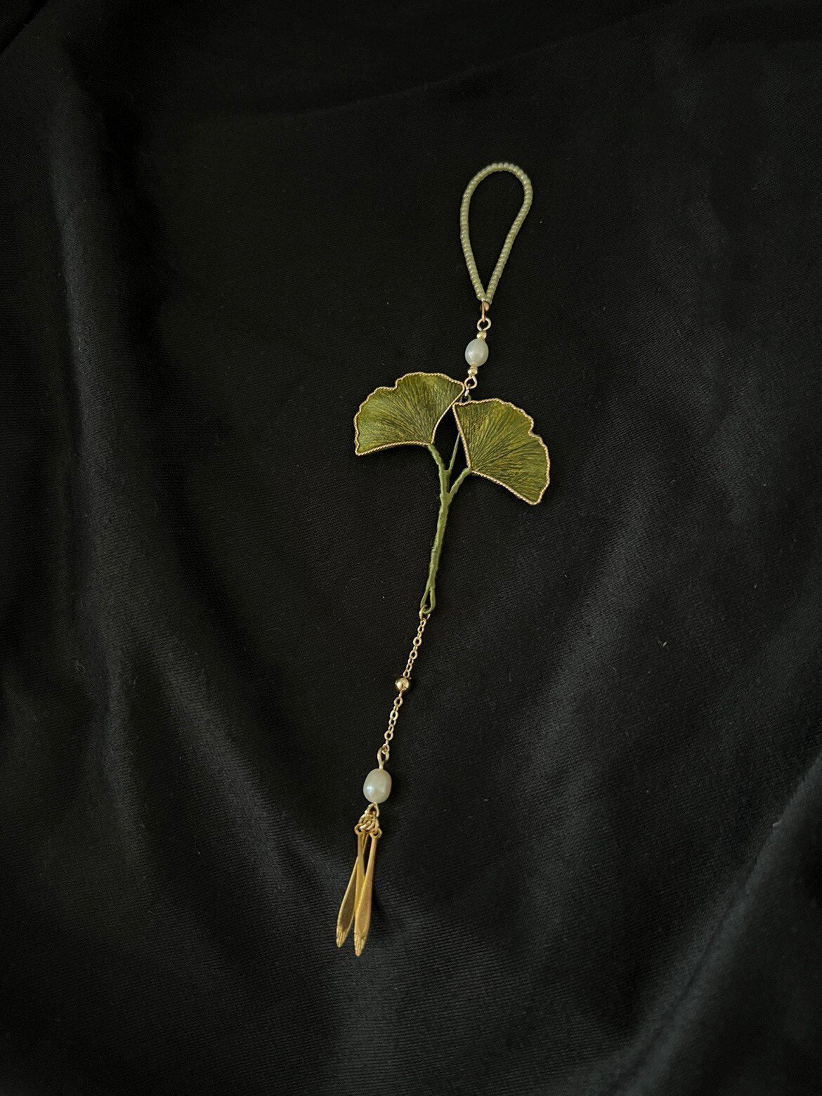 Minimalist Gold Silk Velvet Ginkgo Pin - Delicate Floral Decor for Tea Parties & Prom