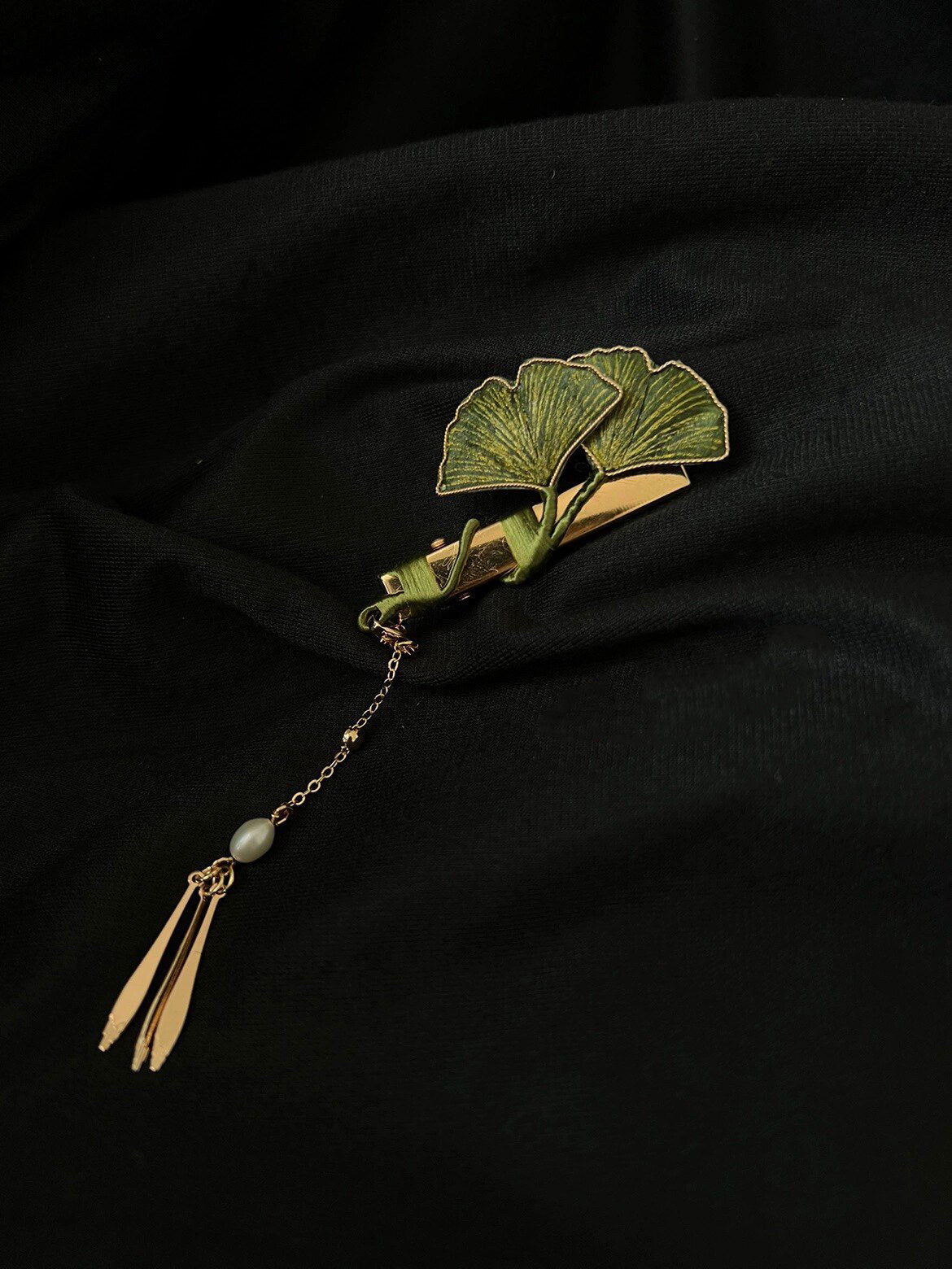 Minimalist Gold Silk Velvet Ginkgo Pin - Delicate Floral Decor for Tea Parties & Prom