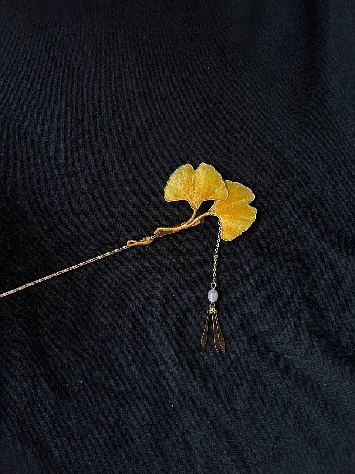 Minimalist Gold Silk Velvet Ginkgo Pin - Delicate Floral Decor for Tea Parties & Prom