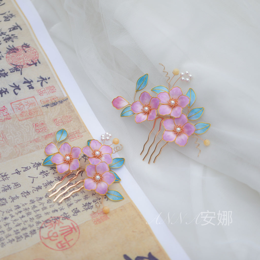 Luxury Sakura Pink Silk Velvet Comb - Detailed Filigree Accents for Gift for Her