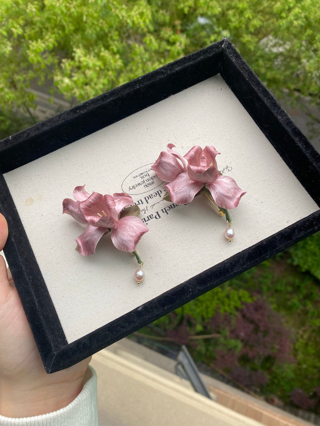 Luxury Silk Velvet Botanical Brooch - Lightweight Shimmering Pin for Festive Suits