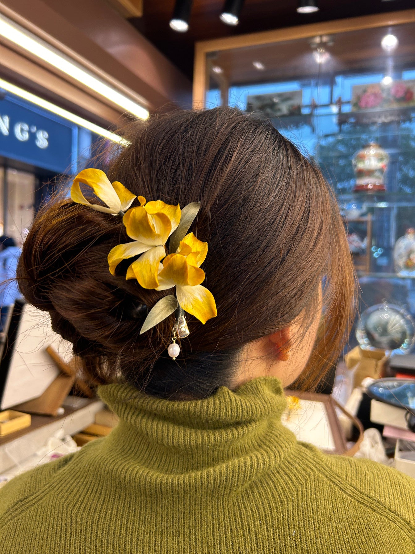 Artisan Hand-woven "Golden Iris" Clip - Secure-Hold Side Decor for Daily Outfits