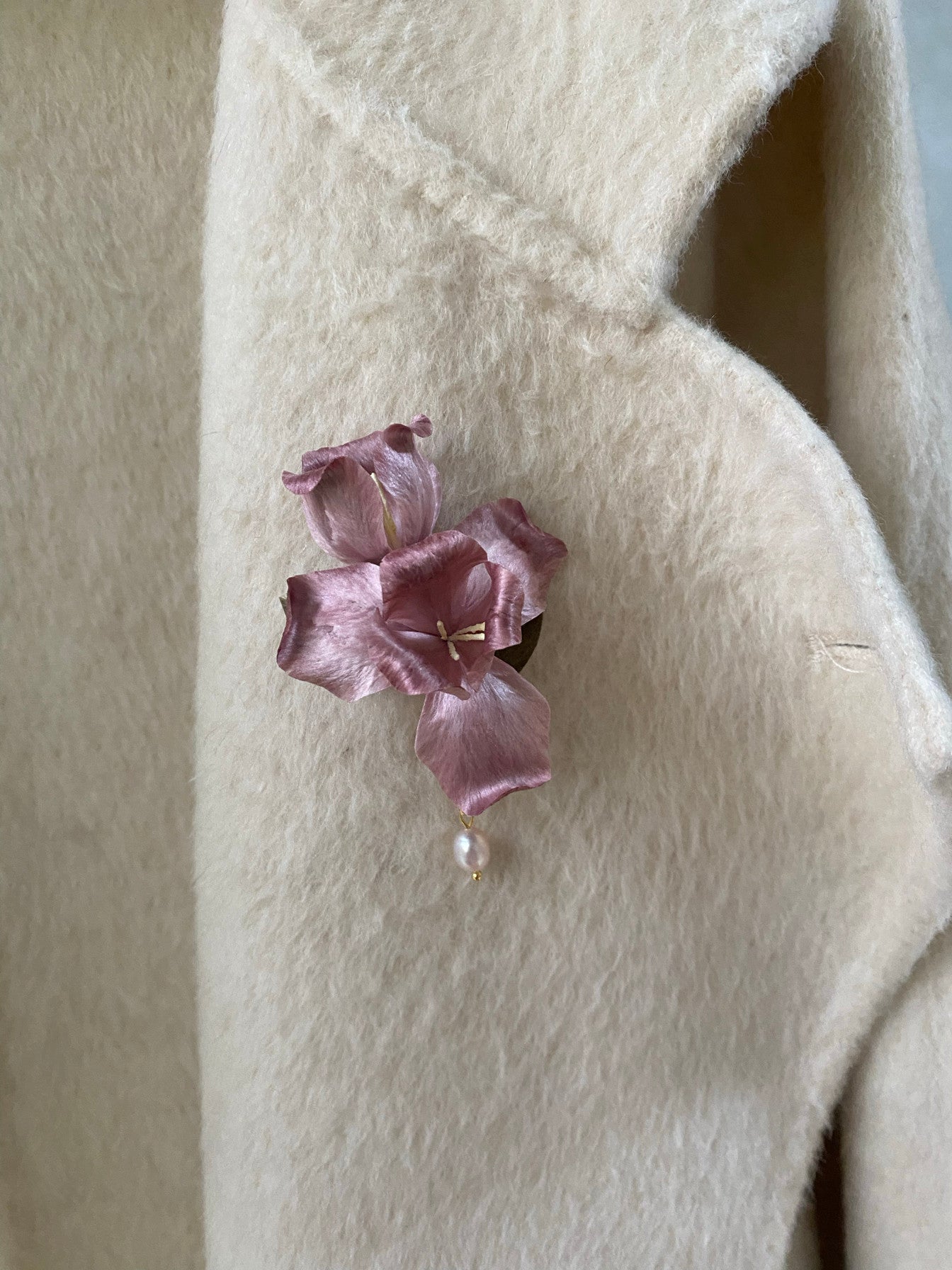 Luxury Silk Velvet Botanical Brooch - Lightweight Shimmering Pin for Festive Suits