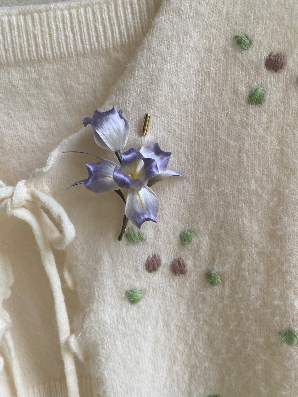 Romantic Silk Velvet Petal Brooch - Detailed Heritage Jewelry for Gallery Openings